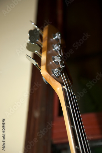 Electric guitar neck tensioner photo