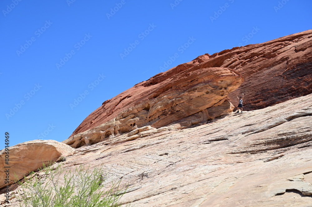 Fototapeta premium White Domes Trail in Nevada USA on a hot April day in 2024.