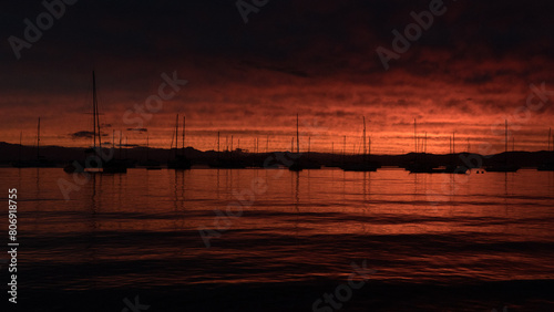 Por do Sol Vermelho Santo Antônio de Lisboa Florianópolis Brasil Vista Cênica Horizonte Costeiro Paisagem Hora Dourada Natureza Reflexo Beira-mar Romântico Colorido Atmosférico Crepúsculo Idílico