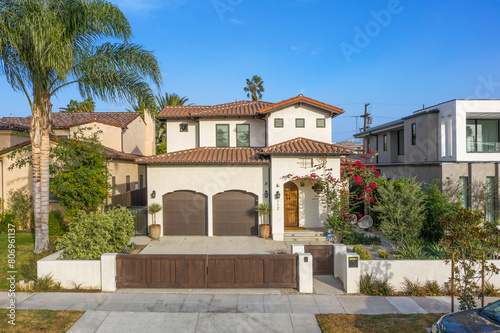 Exterior shot of a luxurious Spanish-style home in Hollywood, California. © Wirestock