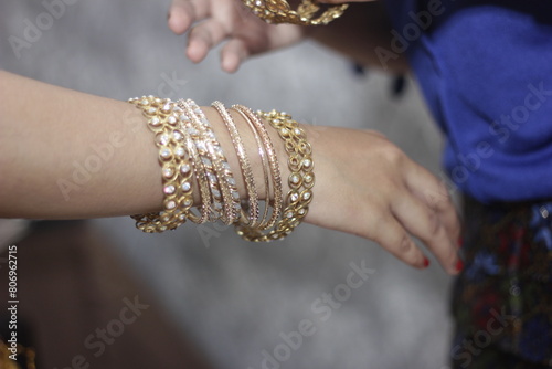 close up of gold bracelet on bride's hand