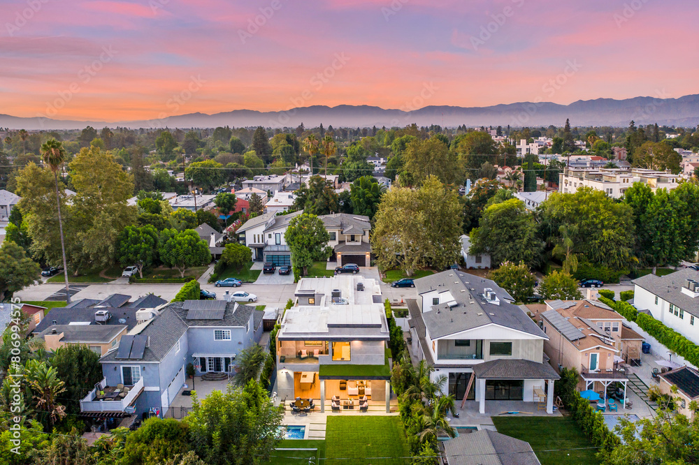 Fototapeta premium Exterior shot of a Modern New Construction Home in Los Angeles.