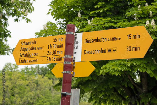 Wanderwegweiser bei Katharinental, Diessenhofen, Kanton Thurgau, Schweiz