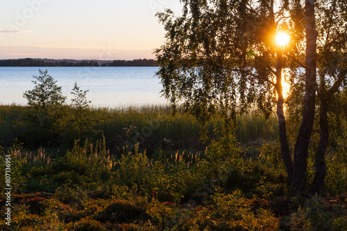 Traumhafte Avbendstimmung am Asnen See in Schweden.	
