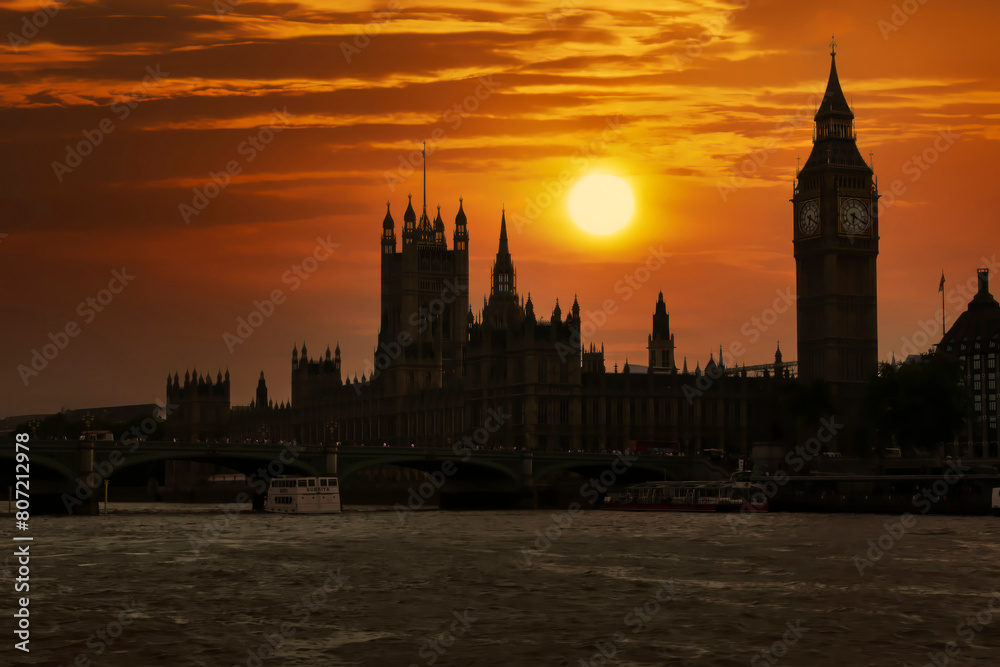 Obraz premium A Magnificent sunrise illuminates the famous Palace of Westminster in London UK