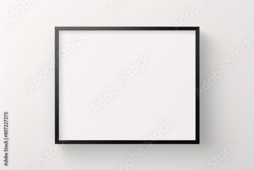 Minimales, leeres, quadratisches Bild mit weißem Rahmen, das auf einem weißen Wandhintergrund mit Fensterlicht und Schatten hängt. Bild isolieren photo