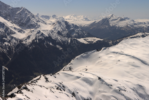 Wunderschöne Alpenlandschaft; Blick vom Le Brevent (Chamonix) über das Arvetal nach Süden zum Beaufortain-Massiv mit Mont Joly (2525) photo