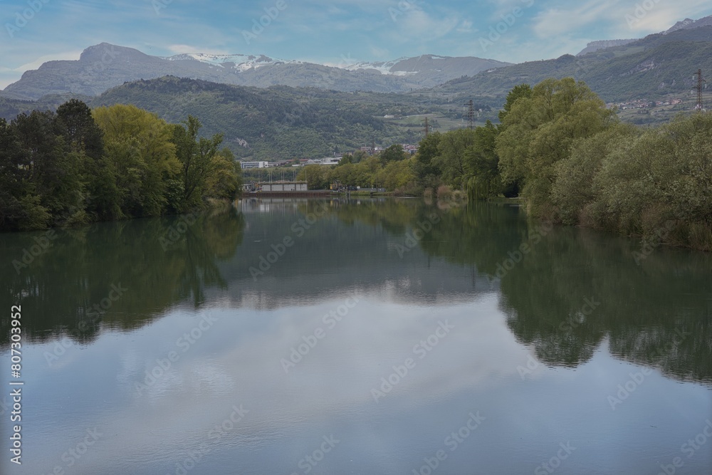 Fiume adige sbarramento diga di Mori Trentino