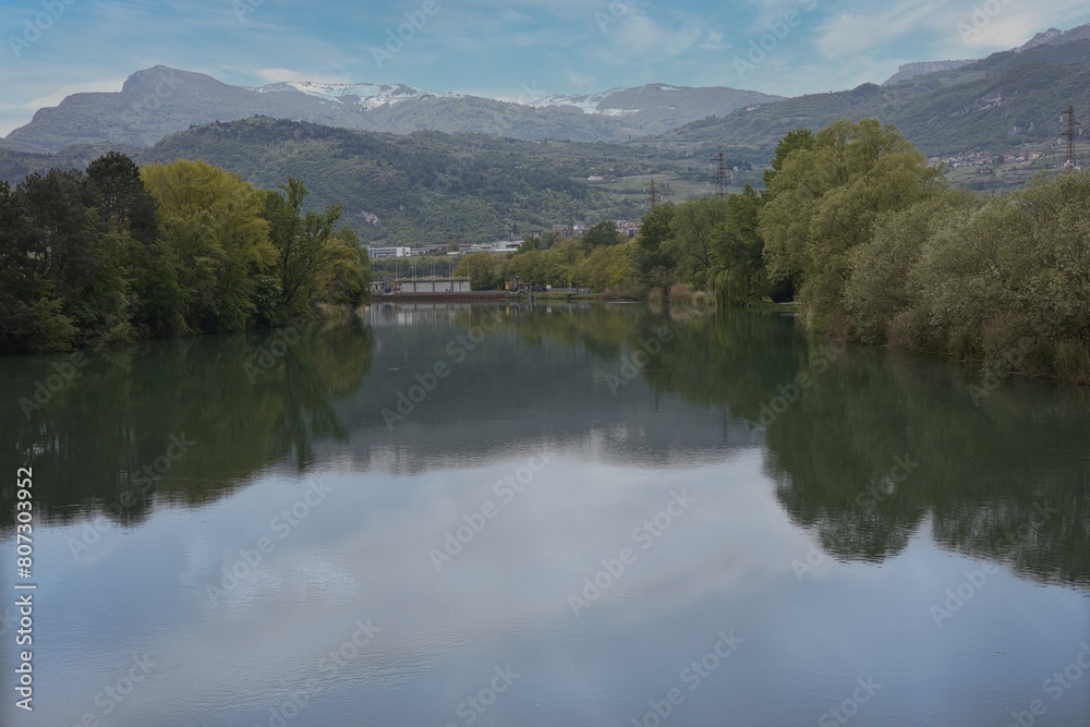 Fiume adige sbarramento diga di Mori Trentino Fiume adige sbarramento diga di Mori Trentino