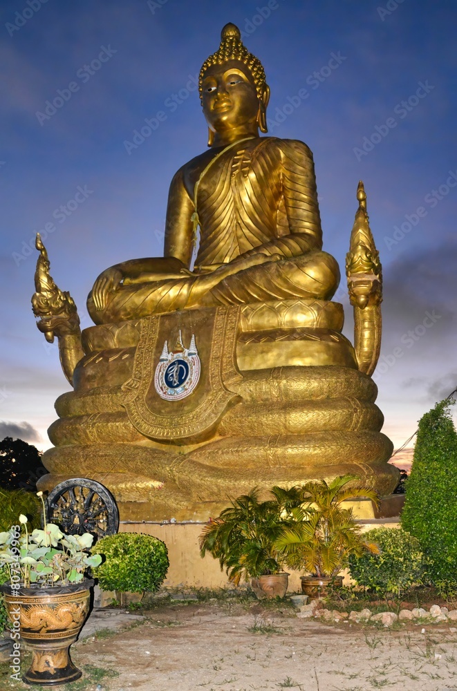 Obraz premium The Golden Buddha, Phuket (Thailand)