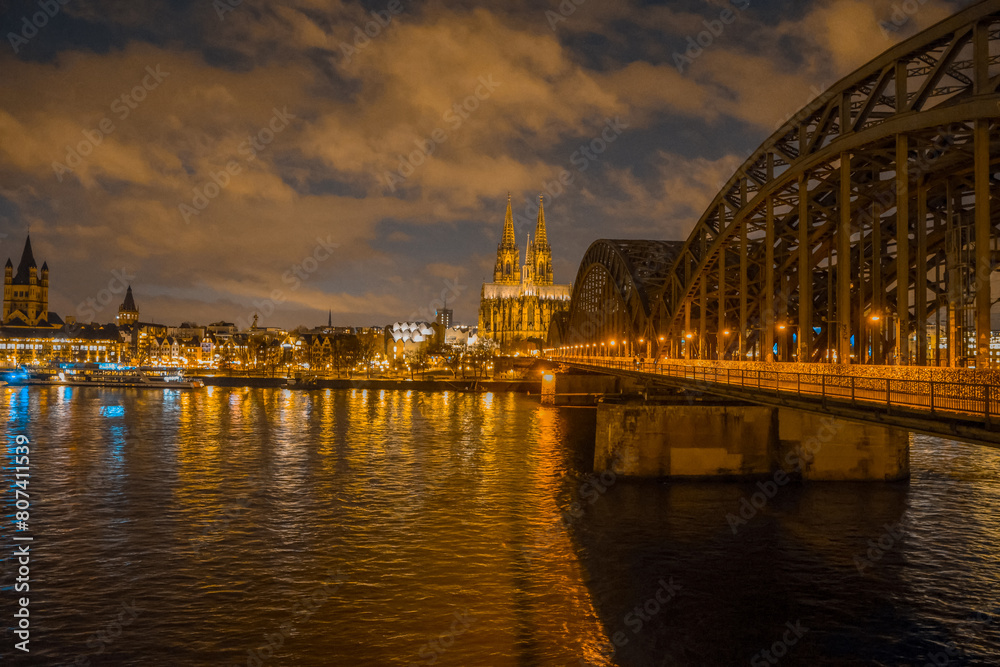 Fototapeta premium Colonia , ponte sul Reno con vista della Cattedrale
