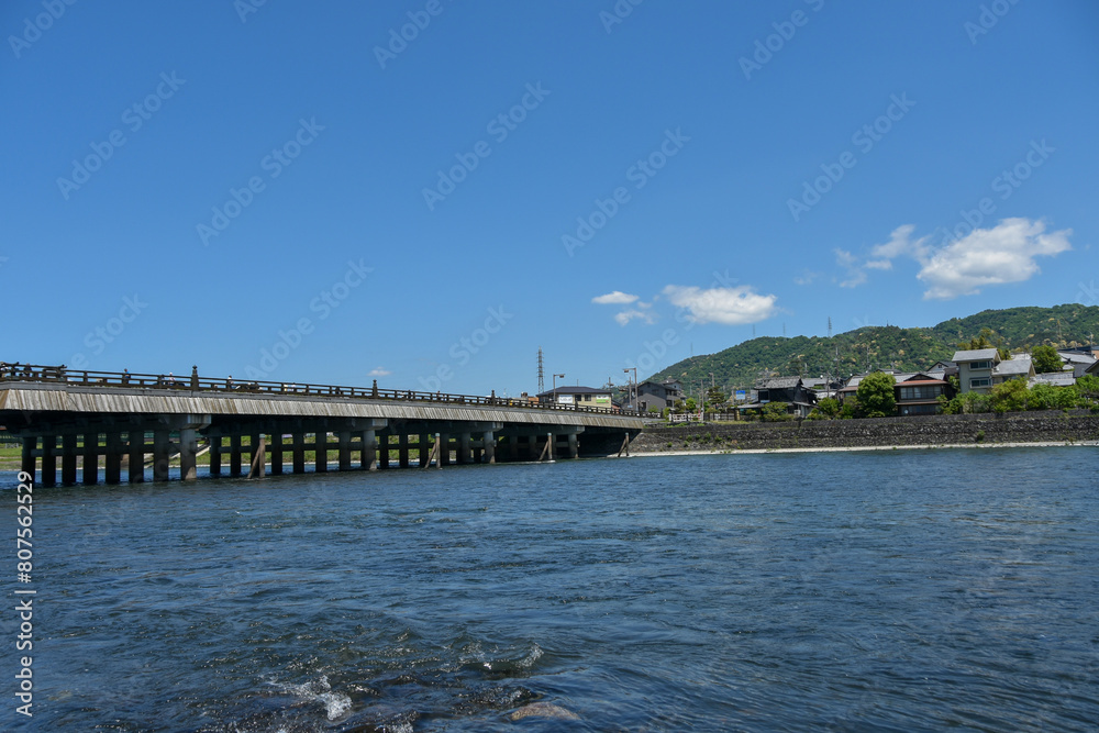 Fototapeta premium 京都 新緑の宇治川の風景