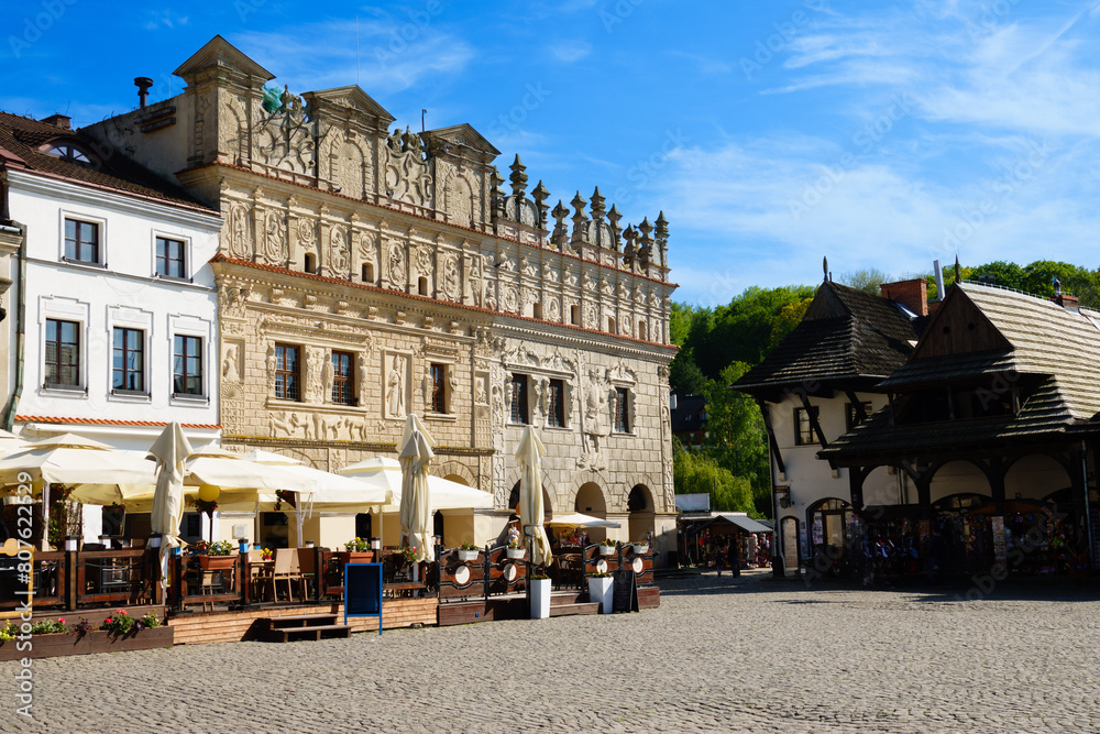 Naklejka premium 2023-05-10; Renaissance apartment buildings on the market, Kazimierz Dolny, Poland