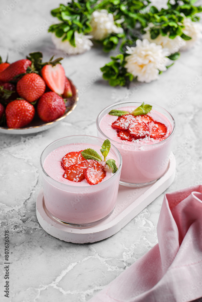 Panna cotta with strawberries and mint Panna cotta with strawberries and mint