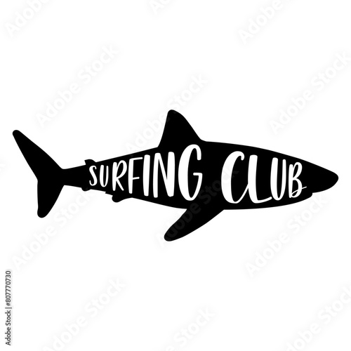 Logo club de surf. Texto Surfing Club con silueta de tiburón