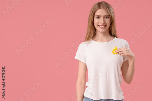 Young woman with yellow awa...
