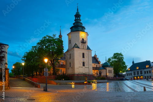 Tablou pe pânză 2023-05-15; evening Marii Panny square with bell tower Cathedral in Kielce, Pola