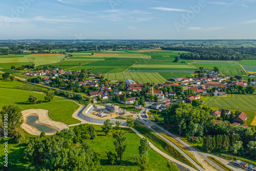 Sonniger Sommerabend an der niederbayerischen Donau bei Niederalteich