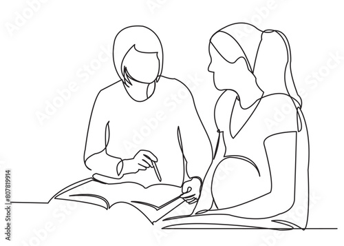 midwife with a pregnant woman talking