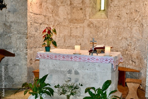 Altare centrale della basilica di San Galgano Chiusdino- Siena. photo