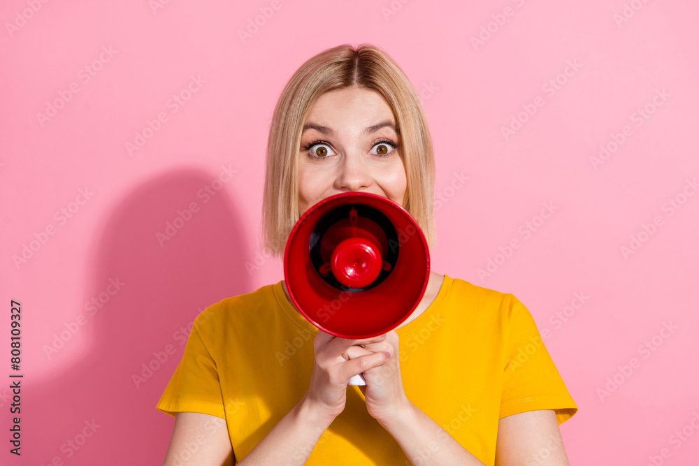 Obraz premium Photo of excited good mood woman wear yellow t-shirt screaming loud speaker isolated pink color background