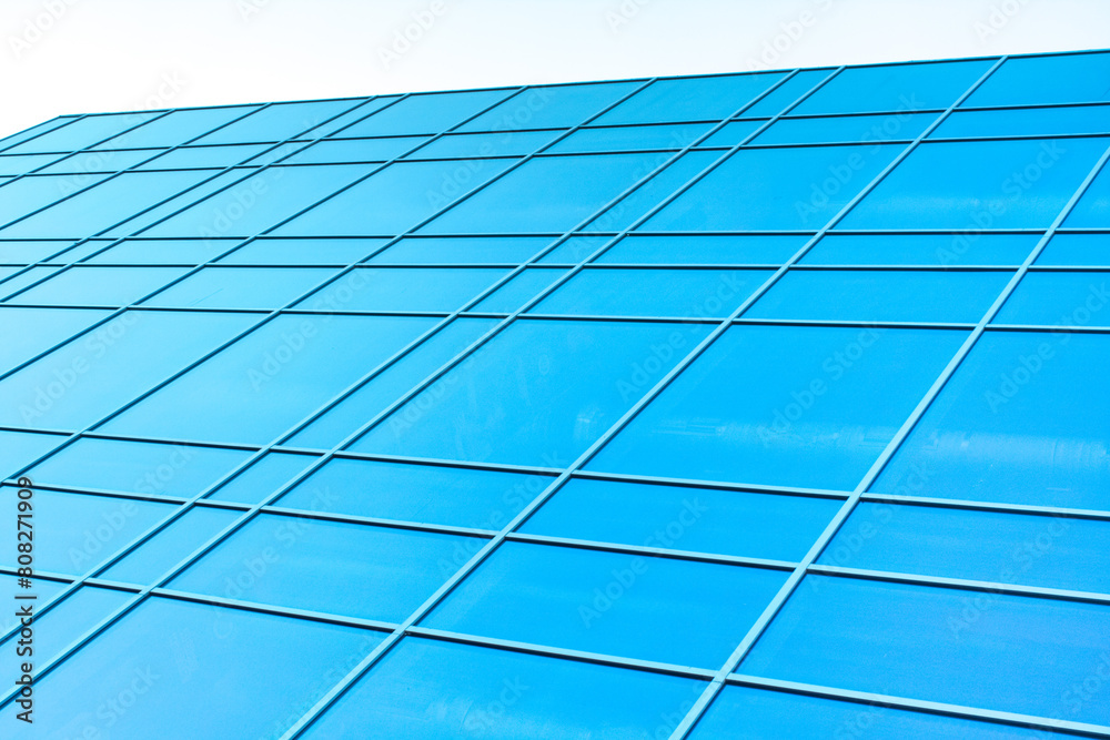 Obraz premium glazed facade. glazed facade against a blue background. modern skyscrapers of downtown.