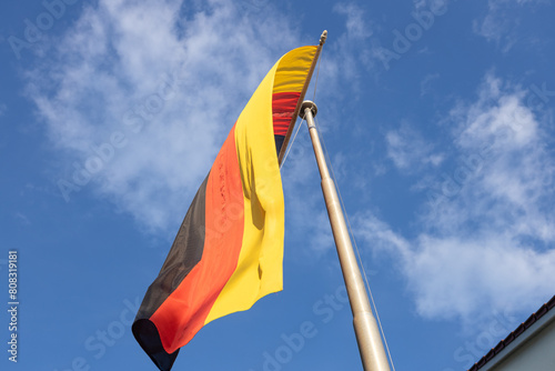 Bundesflagge Deutschland an einem Fahnenmast photo