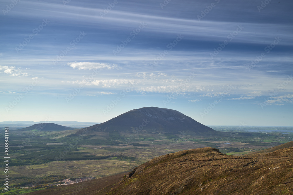 Obraz premium ireland mountains morning light mist fog