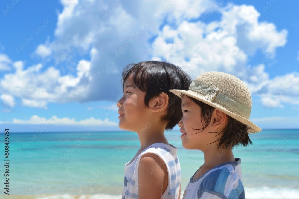 海と日本人の子供の横顔（夏・夏休み・海遊び・水遊び）