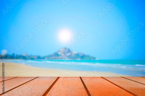 The hardwood tables are next to the sea to sit and admire the view of the mountains jutting into the sea and the setting sun. Or use it to display merchandise and products.