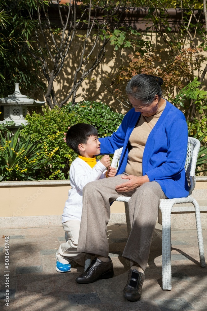 Grandson to grandma lamented his leg Grandson to grandma lamented his leg