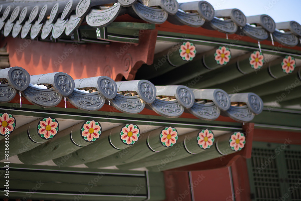 Φωτογραφία Roof of traditional Korean houses, Korean ancient architecture, snow, trees, and