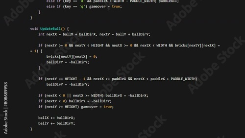 プログラムコードが黒いパソコンのモニター画面をスクロールする動画