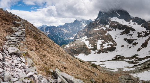 Podróż szlakiem wysokogórskim w Tatrach Wysokich. © Blaszko
