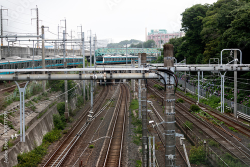 高架橋から望む東京都王子駅の線路