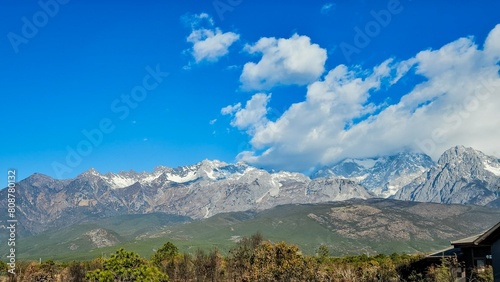 Fototapeta Naklejka Na Ścianę i Meble -  Scenic view of Jade Dragon Snow Mountain in Lijiang, Yunnan, China