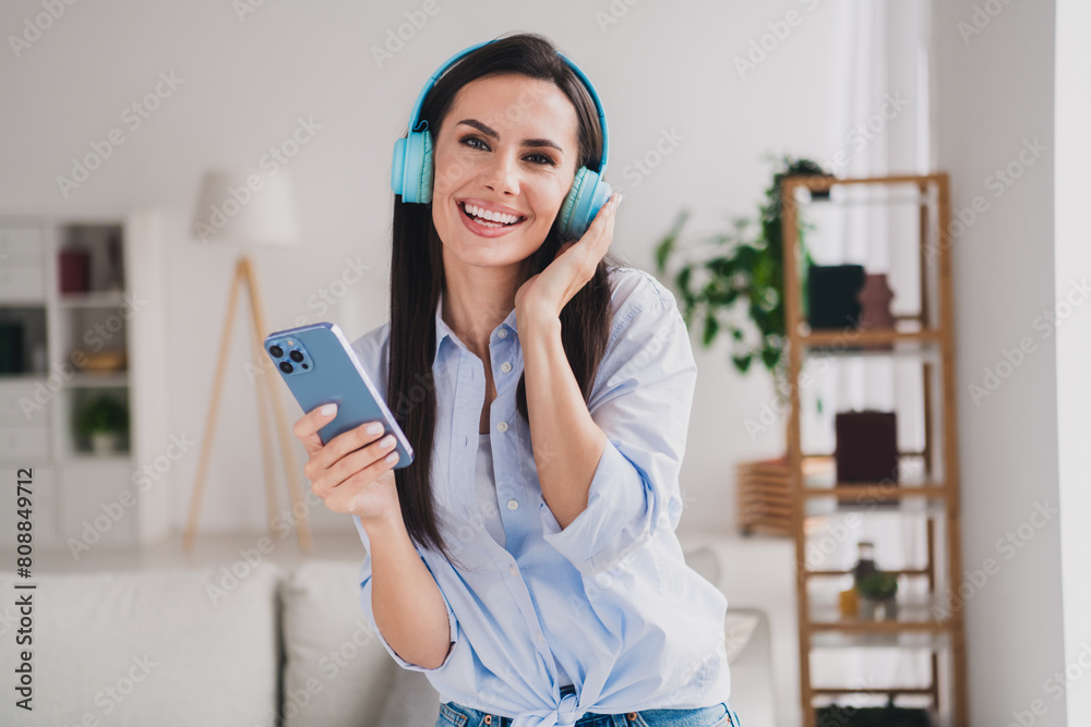Φωτογραφία Portrait of pretty lady hold phone touch headphones wear shirt bright interior a