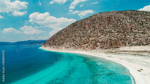 Fototapeta Naklejka Na Ścianę i Meble -  The peaceful beauty of Salda Lake is a fascinating sight with its clear turquoise waters. Burdur, Turkey.