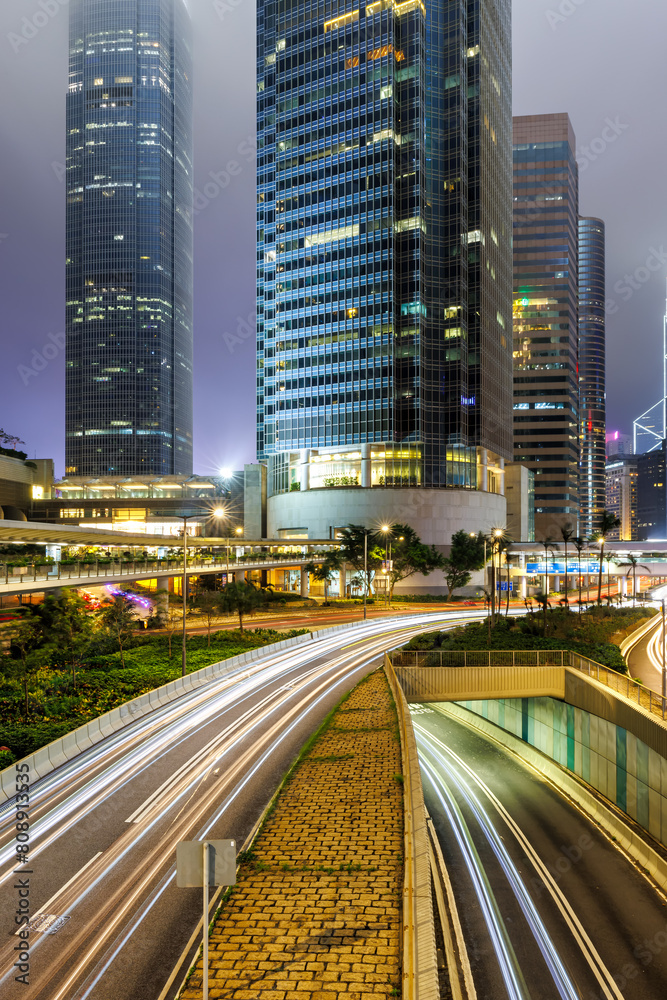 Φωτογραφία Traffic with streets and skyscrapers at night portrait format in city of Hong Ko