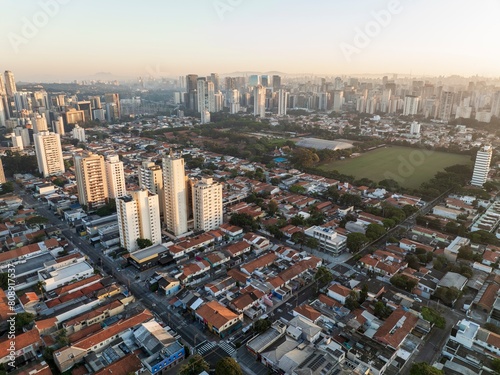 Fotos aéreas da região do Brooklin em São Paulo. Zona Sul, ao amanhecer, e também o skyline dos prédios mais modernos. photo