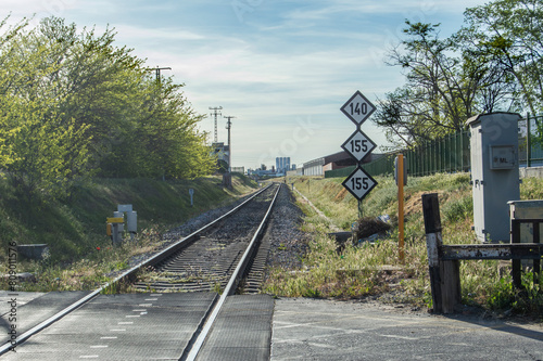 Valokuva Level crossing with railway and signals on the Madrid Extremadura line in Torrijos, province of Toledo