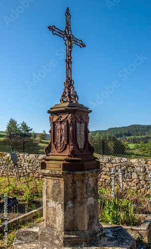 Fotografie Croix tombale dans le causse de Sauveterre à La Capelle, Lozère, France