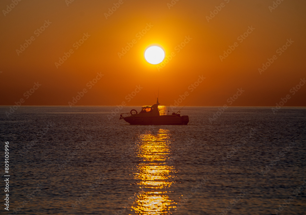 Salido de sol, playa, mar, hora dorada, amanecer Salido de sol, playa, mar, hora dorada, amanecer