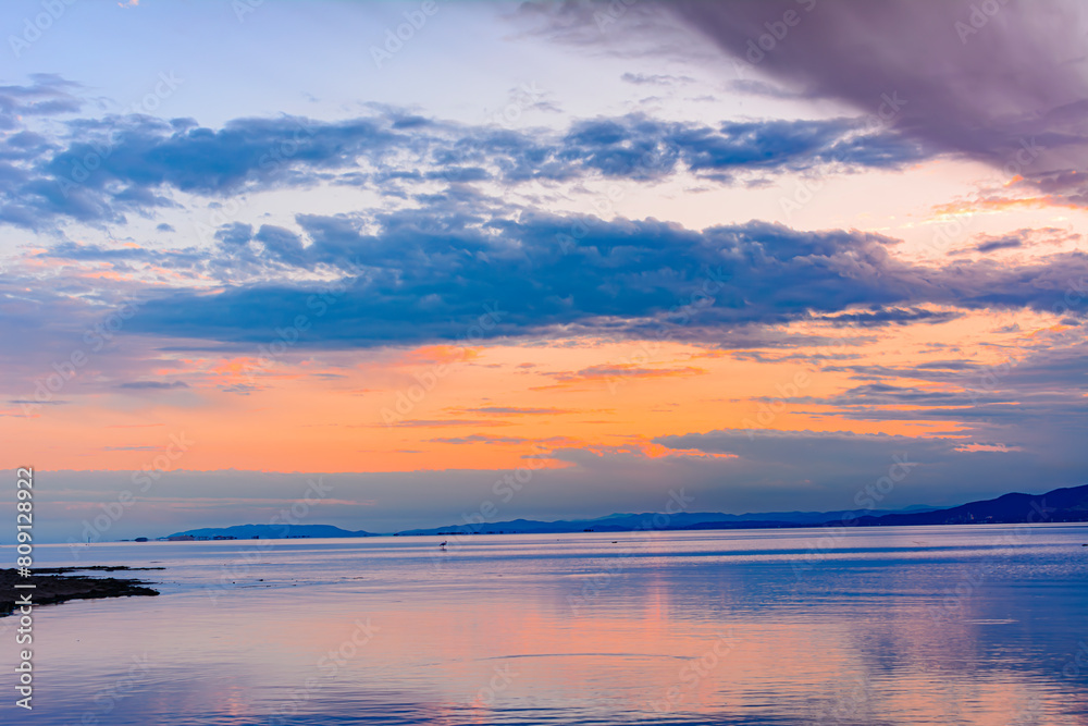 Fototapeta premium Increible atardecer en la playa del trabucador en el delta del ebro