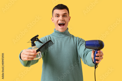 Excited young man holding h...