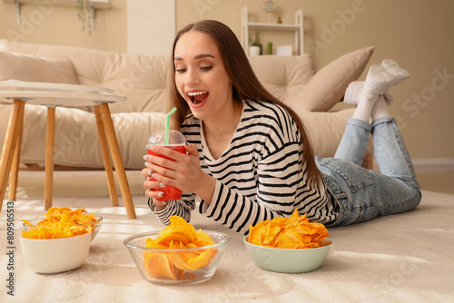 Young woman with soda and b...