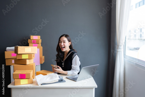 Konstfotografi The female entrepreneur's online business has become synonymous with quality products and exceptional service, setting a new standard in the industry