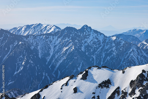 冠雪の北アルプスの針ノ木岳と蓮華岳