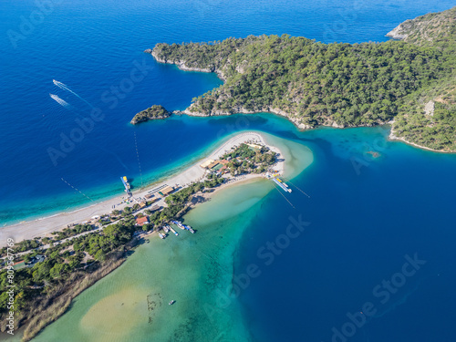 Obraz na plátně Oludeniz beach and boats waiting on the beach enjoy the turquoise sea