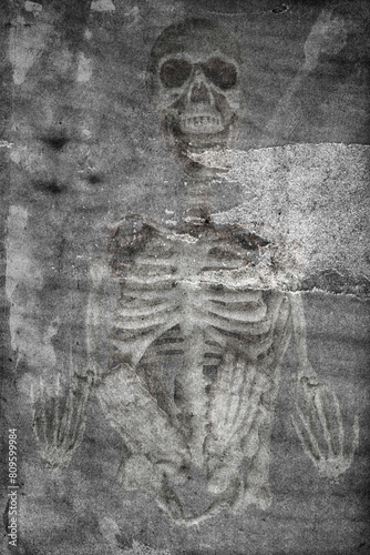 empreinte d'un squelette humain sur un vieux mur photo